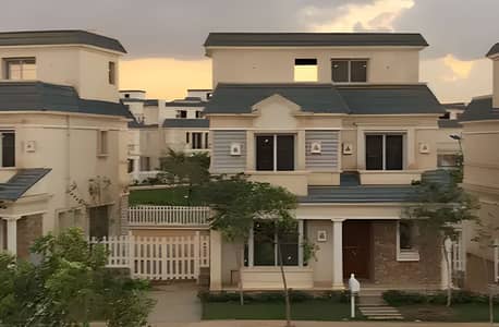Townhouse Villa for sale, Fully Finished with ACs Perfect view  in Mountain View iCity - New Cairo