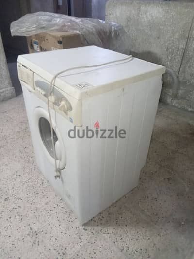 غسالة ايديال زانوسي