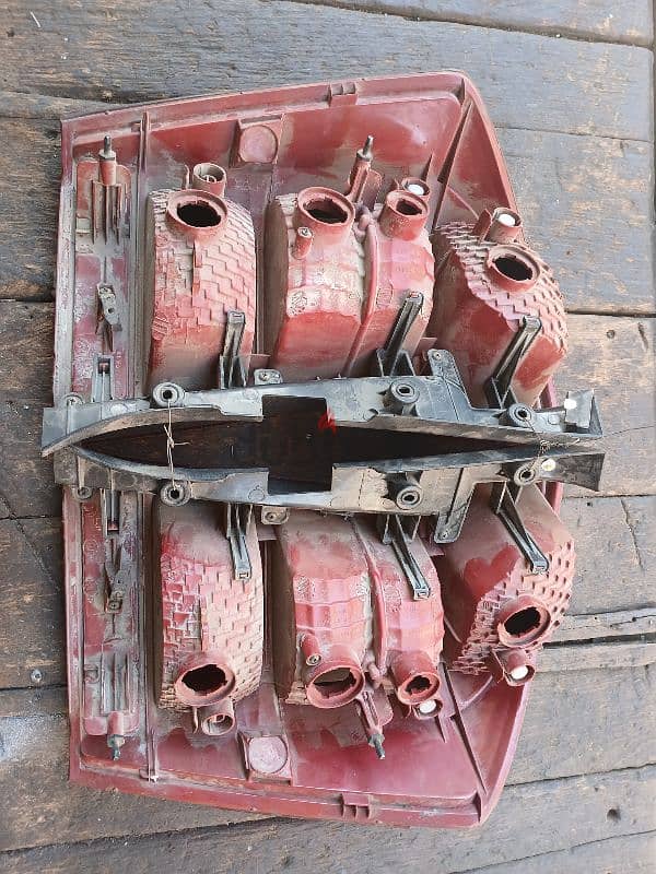 فوانيس خلفي كيا كارينز  من 2010 الي 2013 كوري اصلي 1