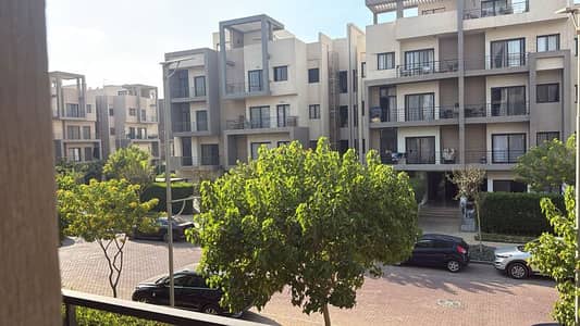 شقة للبيع مميزة داخل كمبوند فيفث سكوير من Al Marasem Development بموقع مميز داخل الكمبوند وتطل مباشرة على الكلوب هاوس. شقة للبيع مميزة داخل كمبوند فيفث سكوير من Al Marasem Development بموقع مميز داخل الكمبوند وتطل مباشرة على الكلوب هاوس.