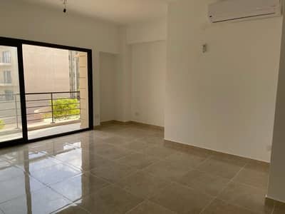 شقة واسعة ٣ غرف نوم للبيع في فيفث سكوير – القاهرة الجديدة بتشطيب حديث وموقع مميز,القاهره الجديده