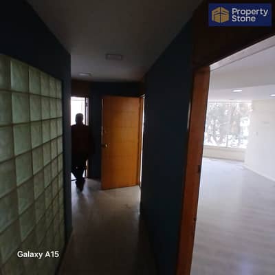 Office for rent, 470 sq m, extra super deluxe finishing, in a prime location in Sarayat El Maadi.