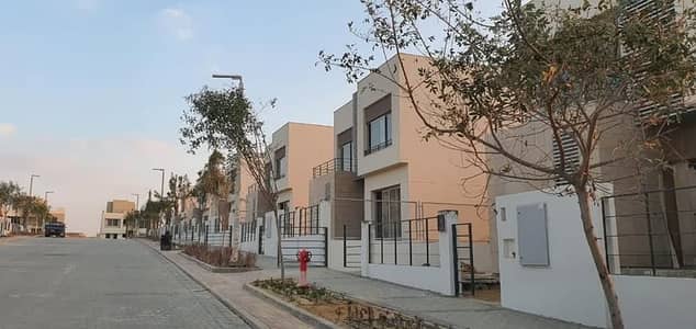 فيلا فاميلي هاوس جاهزة للسكن في بالم هيلز نيو كايرو – فيو لاند سكيب وسعر أقل من الشركة