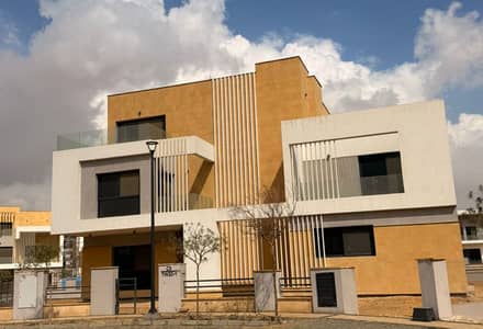 شقة للبيع في زد إيست  متشطب بالكامل بالتكييفات
