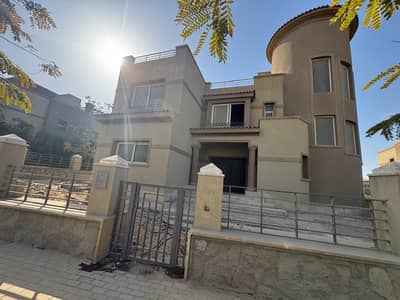 فيلا في كمبوند بالم هيلز قطاميه Pk1 نصف تشطيب فيو بحيره ولاند سكيب بحري
