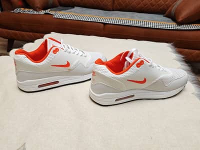 Nike للبيع بسعر زهيد للسفر