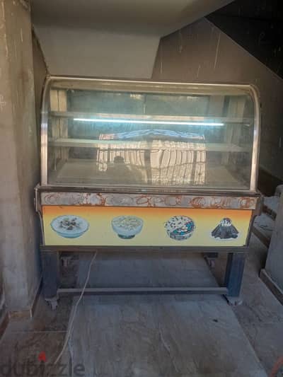 ثلاجة عرض حلواني