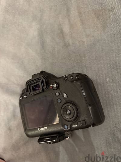 canon 6d بسعر حلو اوي والكاميرا ممتازه  وشارب عالي