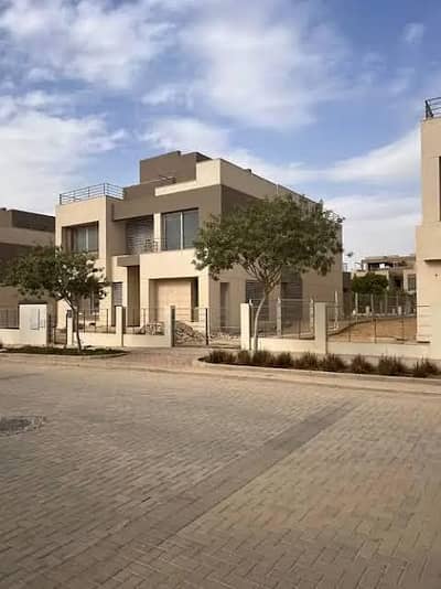 فيلا فاخرة للبيع في بالم هيلز نيو كايرو – 3 غرف نوم + 3 حمام + روف 84 متر، متشطبة بالكامل وتصميم عصري بحري صريح وموقع مميز