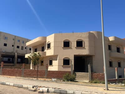 شقة 205م للبيع بمدينة الشروق – بالقرب من جراند مول – فيلا ناصية وفيو جاردن