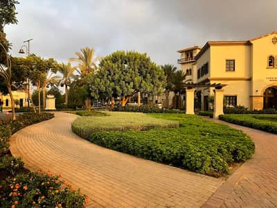 فيلا ستاندالون فاخرة ٤٨٠م للبيع بالمطبخ والتكييفات في ميفيدا اعمار بالقرب من الAUC التجمع الخامس القاهرة الجديدة Mivida 5th Settlement New Cairo