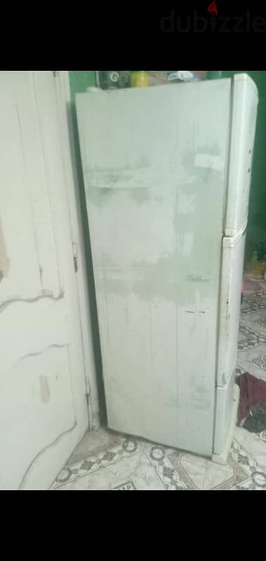 ثلاجه للبيع توشيبا ثلاثه باب الثلاجه تعمل بحاله جيده