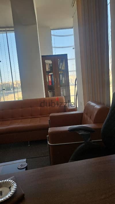 لدواعي السفر فرش مكتب كامل بحاله الجديد لدواعي السفر فرش مكتب كامل بحاله الجديد