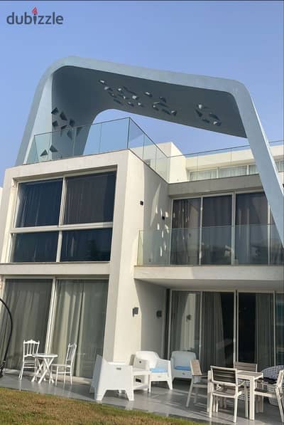 شقه فندقيه للبيع متشطب بالتكيفات في فوكا باي راس الحكمه علي فيو مميز علي البحر
