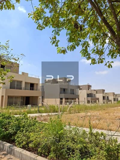 immdiate resale twin house villa with the lowest price in the market for quick sale in Palm Hills new cairo , prime location in fifth settlement