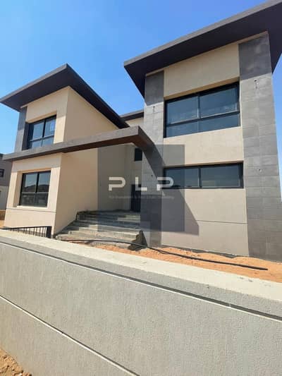 فيلا توين هاوس ريسيل برووف للبيع  استلام فوري في كمبوند سوان ليك ريزيدنس حسن علام Swan Lake Residence بالتجمع  الاول علي طريق السويس مباشرة