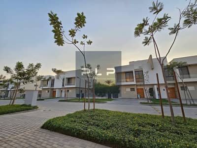 Townhouse for sale, ready to move, at the lowest price in the market in Palm Hills New Cairo compound.