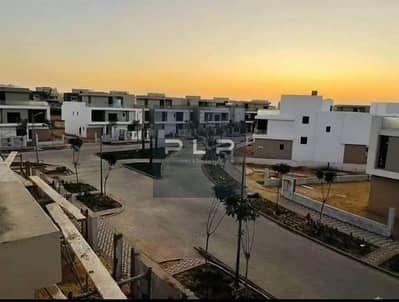 Corner townhouse for sale with an open view of the landscape in Palm Hills Compound, the New Capital, in the R4 area next to the Green River.