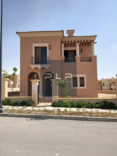 فيلا مستقلة للبيع جاهزة علي المعاينة والسكن باقل من سعر السوق ريسيل بكمبوند سيتي جيت باميز اطلالة