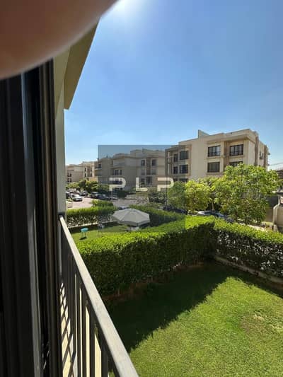 شقة 160متر للبيع اقل من سعر السوق ريسيل في كمبوند فيفث سكوير المراسم جاهزة علي المفتاح بفيو مفتوح علي لاند سكيب