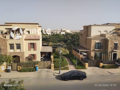 فيلا توين هاوس ٣٤٧م بأرض ٣٣٨م تشطيب كامل بالمطبخ والتكييفات للبيع في كمبوند ميفيدا إعمار التجمع الخامس القاهرة الجديدة Mivida Emaar بالقرب من الAUC