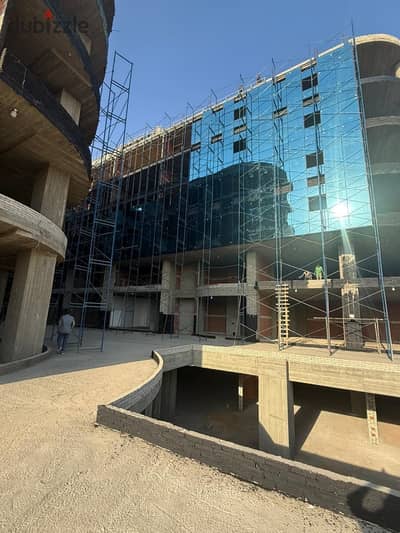 Immediate delivery of a commercial shop at the lowest price in Sheikh Zayed, next to the Islamic Complex and Downtown. ”