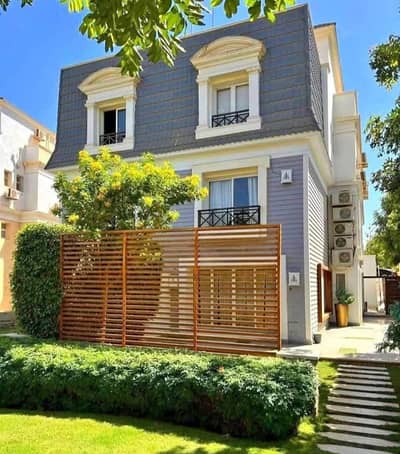 I Villa للبيع بنصف تمنها حرفيا استلام فوري و بمقدم 10% فقط و تقسيط المتبقي علي 8 سنوات بكمبوند **Mountain View 1.1**