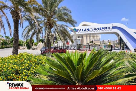 استلام فورى بالاثاث و الاجهزة على البحيرة مباشرة فيلا للبيع 180 م في اليكس ويست