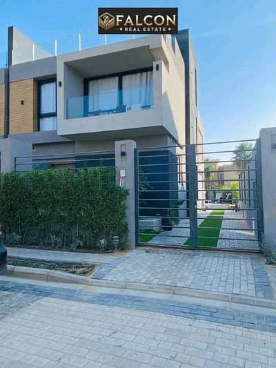 فيلا فاخره ((جاهزه للمعاينه)) بفيو على land scape للبيع فى كمبوند باتيو 5 patio الشروق بجوار مدينتى و الرحاب و بالقرب من العاصمه الاداريه وبالقرب من a