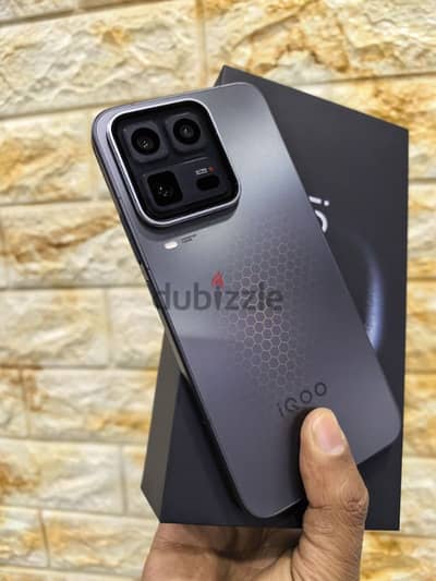 vivo iQOO 15 Ultra 512 /16 ram