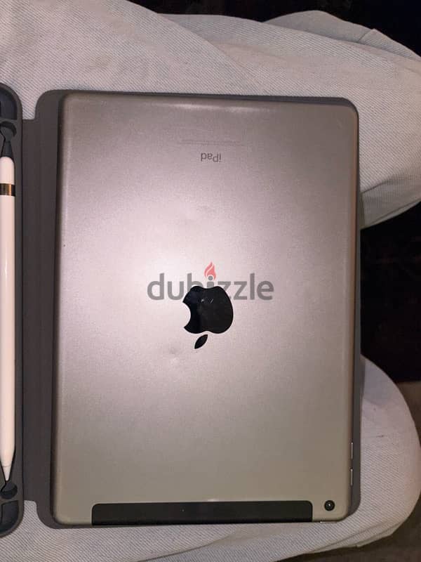 Apple Ipad 6th generation with apple pencil 1