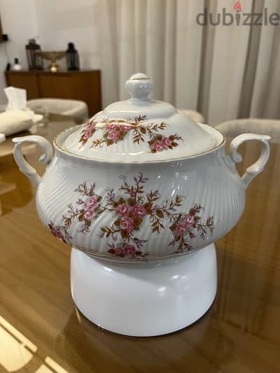 queen anne chinese set -110 pieces كوين انن طقم صيني ١١٠ قطعه queen anne chinese set -110 pieces كوين انن طقم صيني ١١٠ قطعه