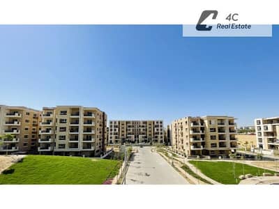 شقة استلام فوري برايم لوكيشن 170 متر 3 غرف نوم في كمبوند تاج سيتي نيو كايرو in Taj City New Cairo للبيع