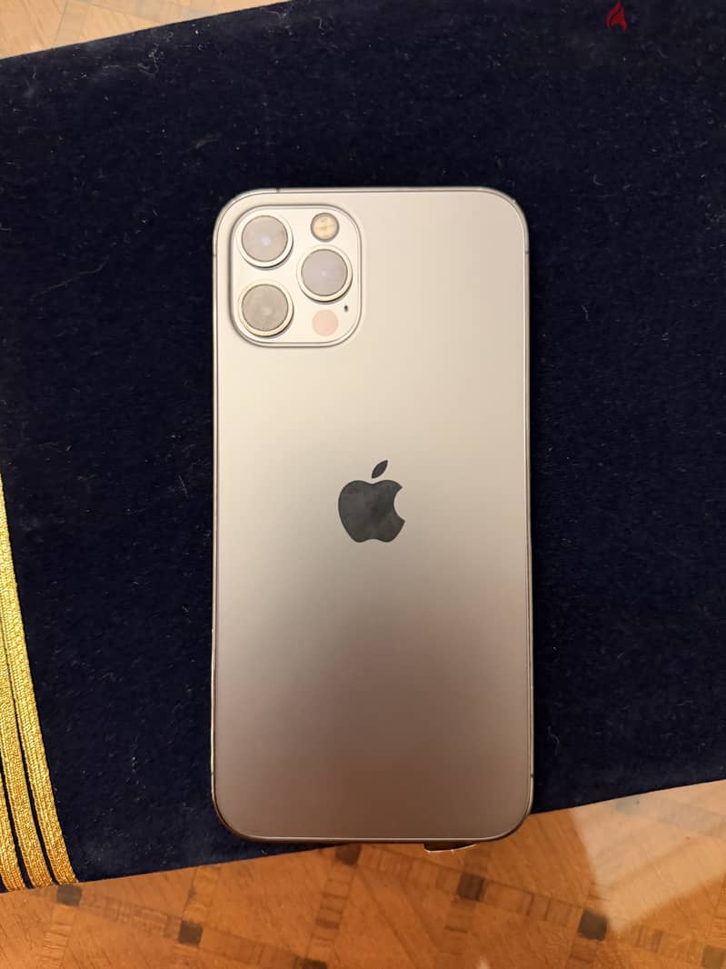 iPhone 12 Pro 256GB Graphite – Excellent Condition 4