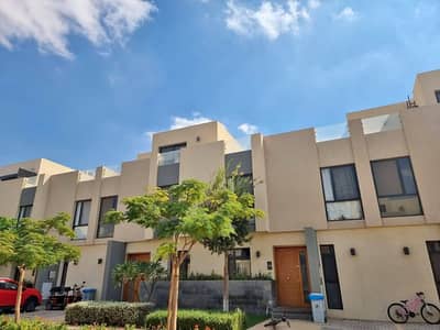 بموقع خيالي فيلا متشطبة بالكامل جاهزة للسكن للبيع في كمبوند البروج - القاهرة الجديدة