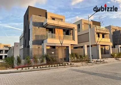 للبيع فيلا VIP من لافيستا جاهزه للمعاينه فى الباتيو تاون بجوار الجامعه الامريكيه - التجمع الخامس