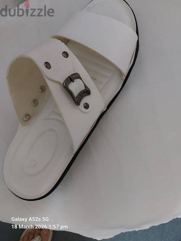 white slippers 1