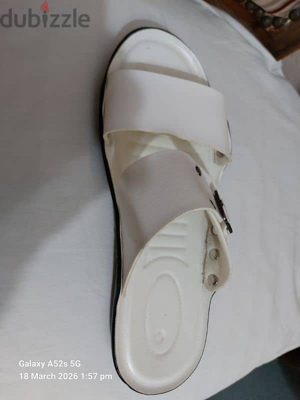 white slippers 2