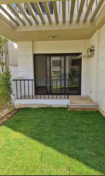 شقه متشطب بجاردن و  بالتكييفات في Fifth Square Compound جاهز للاستلام فورًا في قلب التجمع الخامس