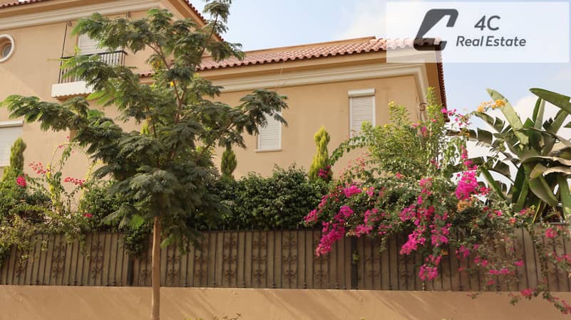 Villa Standalone For Sale 375m 5 bdr ready to move Prime Location View landscape In Hyde Park Fifth Settlement New Cairo Near Mivida