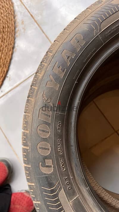 للبيع ٤ فرد بحاله جيده205/55-R16