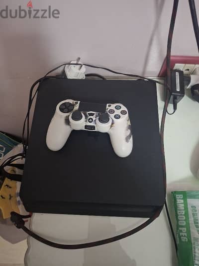 عليه العاب و بلسplaystation 4 slim للبيع و مش هنختلف علي السعر