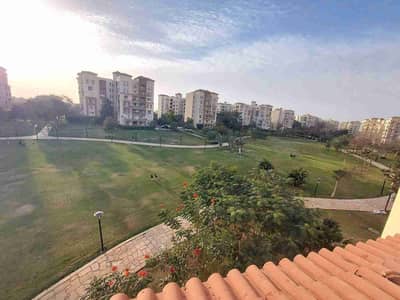 للبيع في مدينتي شقة 250م B1 نموذج 500 فيو واااايد جاردن دور مميز طرفية بلوكيشن ممتاز بجوار OPEN AIR MALL . نادي مدينتي  خطوات من الخدمات و المسجد