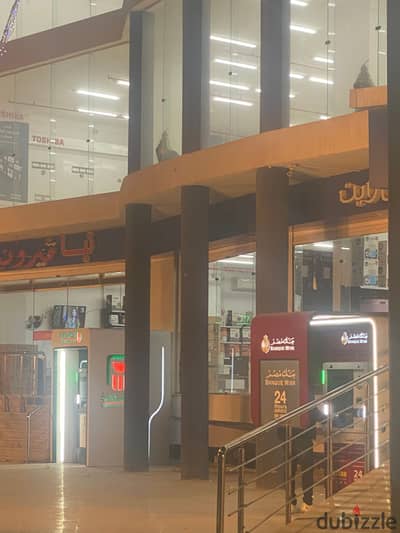 A full floor in a licensed commercial mall in the heart of 6 October next to the Second Division and next to We Central, suitable for hypermarkets, banks, exhibitions, and management companies, fully finished with security facades
