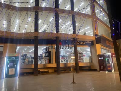 Sufficient for rent 450m in a commercial mall in the best area in the heart of 6th of October City, fully equipped and licensed, in addition to a large outdoor space ready for delivery and work, distinctive location Sufficient for rent 450m in a commercial mall in the best area in the heart of 6th of October City, fully equipped and licensed, in addition to a large outdoor space ready for delivery and work, distinctive location