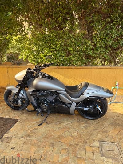Suzuki boulevard BOSS ALL BLACK IN GREY Cobra exhaust