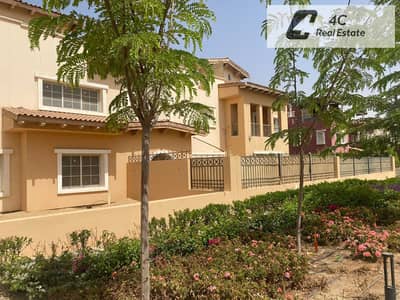 Villa Town house 261m ready to move Fully finished Prime Location Landscape View In Hyde Park Fifth Settlement New Cairo Near Mivida & Mountain View