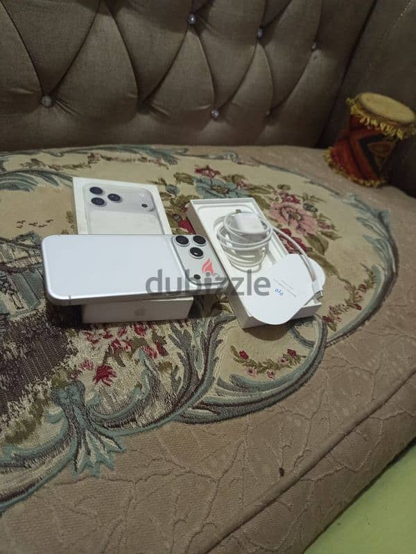 17 برو ماكس 1