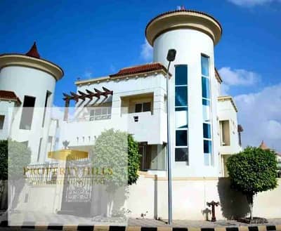 فيلا استلام فوري استاندالون بسعر قديم 677م في التجمع المستثمرين الجنوبية بالقرب من AUC و مول بوينت 90