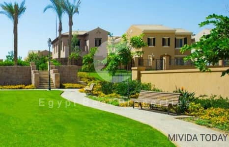 فيلا جاهزة للسكن فورًا، بتشطيب مُطور وفيها أوضة زجاج  6 أوض نوم بسعر أقل من سعر السوق للبيع في ميفيدا